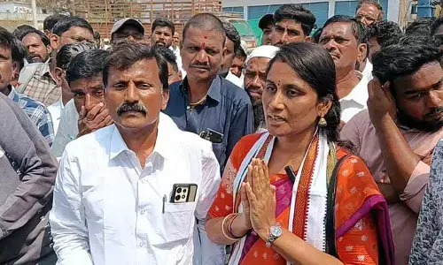వనపర్తి మున్సిపాలిటీలో కాంగ్రెస్ కౌన్సిలర్ చీర్ల రజిని రాజీనామా