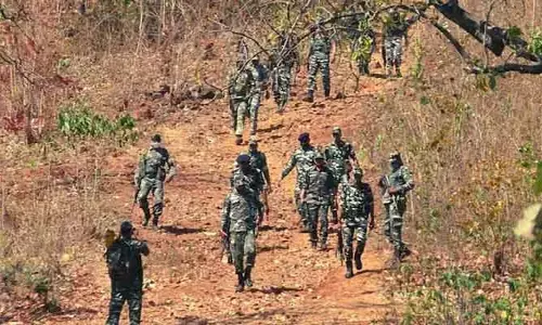 మావోయిస్టు ప్రభావిత ప్రాంతాల్లో సెర్చింగ్​ఆపరేషన్