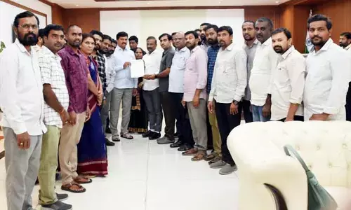 కంప్యూటర్ ఆపరేటర్ల సేవలను కొనసాగించాలి: ట్రెసా