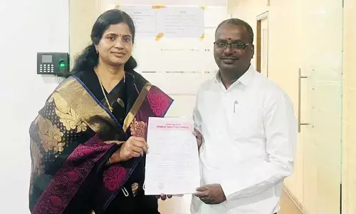 కడియం కావ్యపై చర్యలు తీసుకోండి.. ఈసీకి బీఆర్ఎస్ కంప్లైంట్