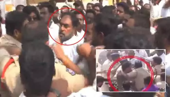 తొర్రూరులో హై టెన్షన్ వాతావరణం.. మాజీ మంత్రి ఎర్రబెల్లి తీవ్ర ఆరోపణలు తొర్రూరులో హై టెన్షన్ వాతావరణం.. మాజీ మంత్రి ఎర్రబెల్లి తీవ్ర ఆరోపణలు