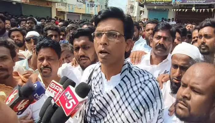 భైంసాలో హిందూ-ముస్లిం భాయ్.. భాయ్..! భైంసాలో హిందూ-ముస్లిం భాయ్.. భాయ్..!