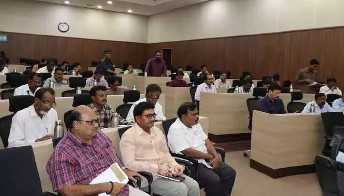 గడువులోగా పూర్తి చేయాలి.. వార్డు పనులపై గుంటూరు కమిషనర్ ఆదేశం గడువులోగా పూర్తి చేయాలి.. వార్డు పనులపై గుంటూరు కమిషనర్ ఆదేశం