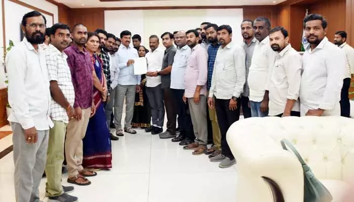కంప్యూటర్ ఆపరేటర్ల సేవలను కొనసాగించాలి: ట్రెసా కంప్యూటర్ ఆపరేటర్ల సేవలను కొనసాగించాలి: ట్రెసా