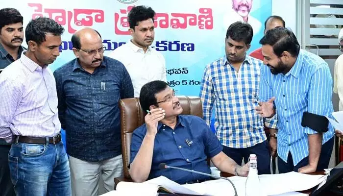 HYD: పైనా హాస్టళ్లు..సెల్లార్లలో హోటళ్లు HYD: పైనా హాస్టళ్లు..సెల్లార్లలో హోటళ్లు