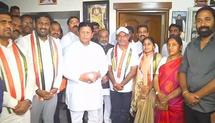 కాంగ్రెస్ లో చేరిన ఆదిలాబాద్ మున్సిపల్ చైర్ పర్సన్ కాంగ్రెస్ లో చేరిన ఆదిలాబాద్ మున్సిపల్ చైర్ పర్సన్