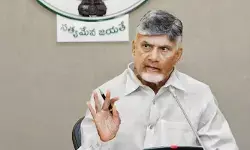అధికారులకు సీఎం చంద్రబాబు క్లాస్.. జాతకాలు పరిశీలిస్తున్నానని వార్నింగ్