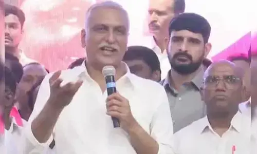 పదవుల కోసం కాంగ్రెస్, బీజేపీల అక్రమ పొత్తు.. మాజీ మంత్రి హరీశ్ రావు