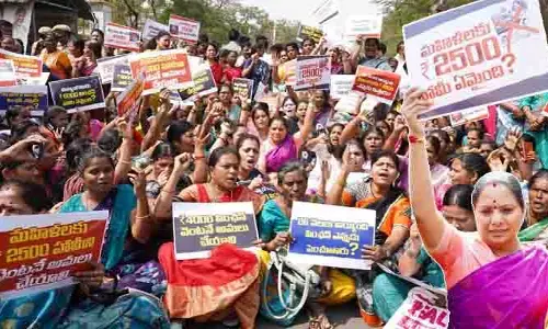 మహిళల ఓట్లతో గద్దెనెక్కారు.. హామీలు నెరవేర్చండి: ప్రభుత్వంపై కల్వకుంట్ల కవిత ధ్వజం