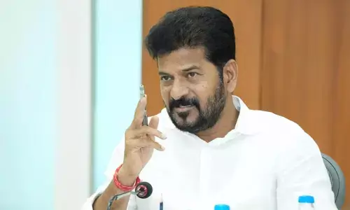 స్పాట్‍లోనే సస్పెండ్ చేస్తా.. అధికారుల పని తీరుపై రేవంత్ రెడ్డి సీరియస్