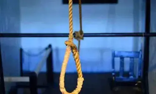 ఉరేసుకొని వివాహిత బ‌ల‌వ‌న్మ‌ర‌ణం
