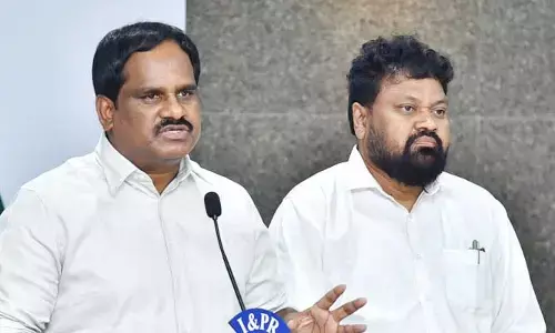 జగన్ ఇంట్లో నవ్వుకుంటున్నారు: ఎమ్మెల్యే వంశీకృష్ణ