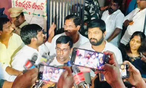 మా డాడీని కిడ్నాప్ చేశారు