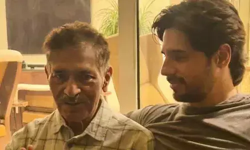 బాలీవుడ్ హీరో ఇంట తీవ్ర విషాదం