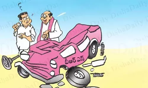 మున్సిపల్ ఎన్నికల్లో జోరు తగ్గిన కారు పార్టీ... జోష్ లో హస్తం