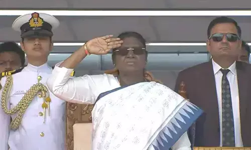 సాగర తీరంలో నౌకాదళ విన్యాసాల హోరు: రాష్ట్రపతి ముర్ముకు ‘కడలి’ వందనం