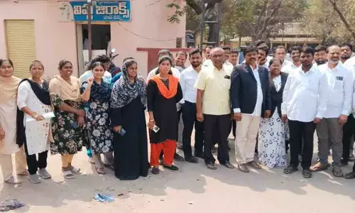 పోలీసులు న్యాయ వ్యవస్థను కించపరుస్తున్నారు