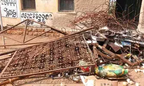 పంచాయతీ  సొమ్ము ఫలహారం..!