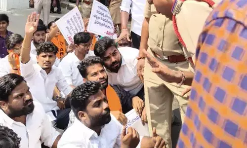 ఇంటర్ బోర్డు తీరుతో 300 మంది విద్యార్థులకు తీవ్ర అన్యాయం: ఏబీవీపీ రాష్ట్ర కార్యదర్శి మాచెర్ల రాంబాబు