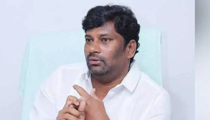 మాజీ ఎమ్మెల్యే బాల్క సుమన్ అరెస్ట్.. మంత్రి వివేక్ స్ట్రాంగ్ కౌంటర్ మాజీ ఎమ్మెల్యే బాల్క సుమన్ అరెస్ట్.. మంత్రి వివేక్ స్ట్రాంగ్ కౌంటర్