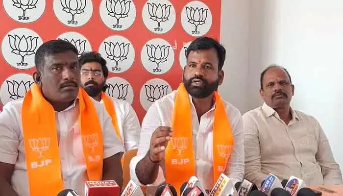 అవినీతి ఆరోపణలపై బహిరంగ చర్చకు సిద్ధం అవినీతి ఆరోపణలపై బహిరంగ చర్చకు సిద్ధం