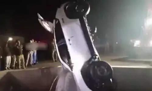 Accident: కాలువలోకి దూసుకెళ్లిన కారు.. నలుగురు యువకులు దుర్మరణం