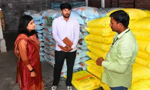 ఫ‌ర్టిలైజ‌ర్ యాప్ సేవ‌లు రైతులు వినియోగించుకోవాలి