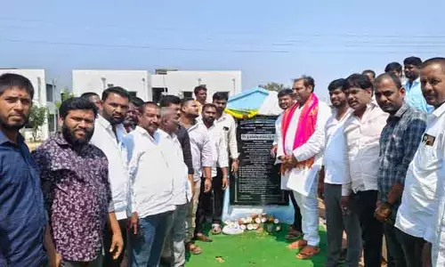 రాజాపూర్ లో స్థలమిస్తారా.. రంగారెడ్డి గూడలో కట్ట మంటారా ?