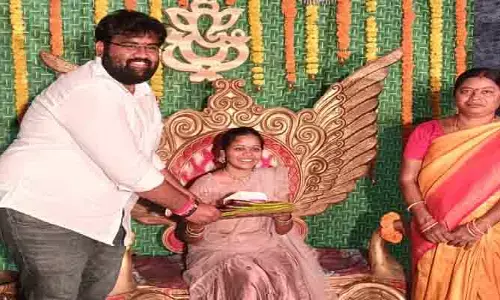 ​మాట నిలబెట్టుకున్న కౌన్సిలర్.. ప్ర‌మాణ స్వీకారానికి ముందే హామీ అమ‌లు