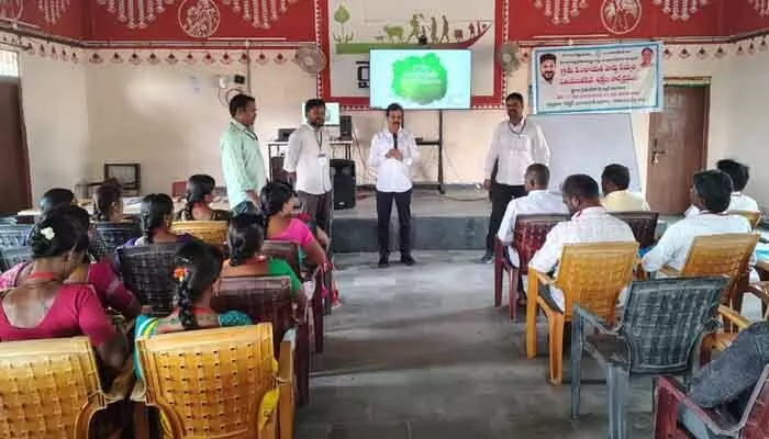 ఆదర్శ గ్రామాలుగా తీర్చిదిద్దుకోవాలి : డీపీఓ సుధాకర్ రెడ్డి ఆదర్శ గ్రామాలుగా తీర్చిదిద్దుకోవాలి : డీపీఓ సుధాకర్ రెడ్డి