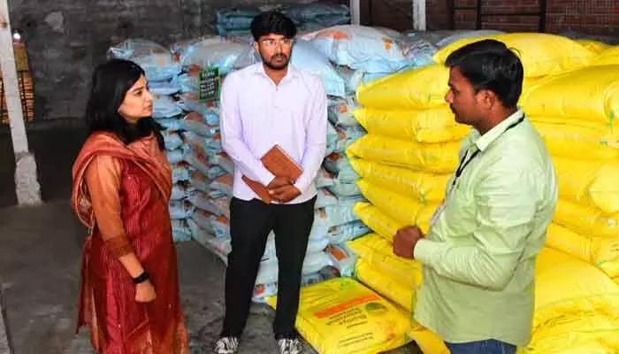 ఫర్టిలైజర్ యాప్ సేవలు రైతులు వినియోగించుకోవాలి ఫర్టిలైజర్ యాప్ సేవలు రైతులు వినియోగించుకోవాలి