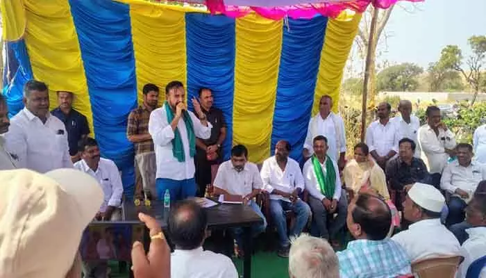 ప్రజా సమస్యలు తీర్చిన వారే అసలైన నాయకులు : ఎమ్మెల్యే మదన్ మోహన్ ప్రజా సమస్యలు తీర్చిన వారే అసలైన నాయకులు : ఎమ్మెల్యే మదన్ మోహన్