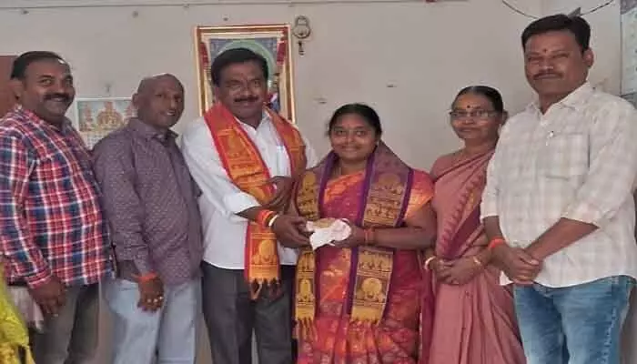గత ప్రభుత్వాలను తలదన్నేలా అభివృద్ధి చేపట్టాలి గత ప్రభుత్వాలను తలదన్నేలా అభివృద్ధి చేపట్టాలి