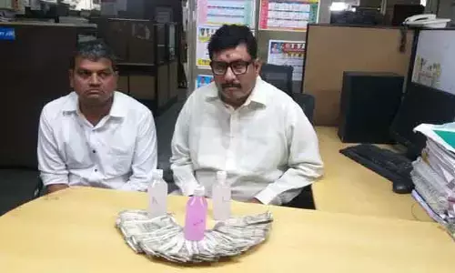 ఏసీబీ వ‌ల‌లో విద్యాశాఖ సూప‌రింటెండెంట్..!