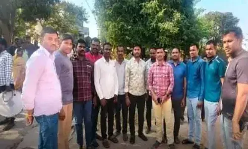 తోటి స్నేహితునికి 2009 బ్యాచ్ పోలీసుల అండ