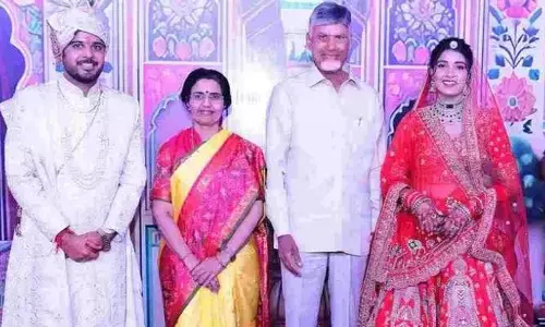 ఐఎఎస్ అధికారి వివాహానికి హాజరైన సీఎం చంద్రబాబు దంపతులు
