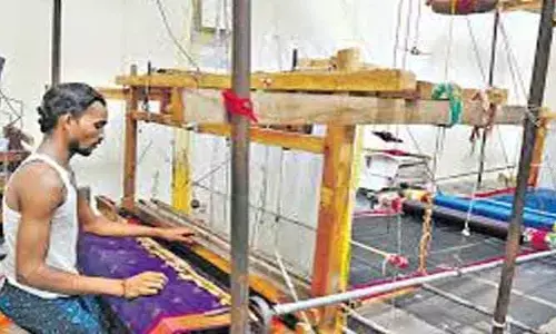 చేనేత కార్మికుల నుంచి ద‌ర‌ఖాస్తులు ఆహ్వానం