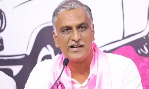 గ్యారెంటీలు రాసిచ్చి 800 రోజులైనా ఒక హామీకి దిక్కులేదు: హరీష్ రావు