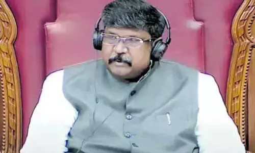 ఐదుగురు వైసీపీ ఎమ్మెల్సీలకు నోటీసులు.. విచారణకు రావాలని మండలి చైర్మన్ ఆదేశం