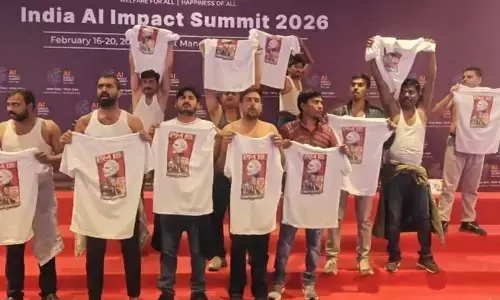 ఏఐ సమ్మిట్‌లో యూత్ కాంగ్రెస్ నిరసన సెగ.. చొక్కాలు విప్పి ఆందోళన