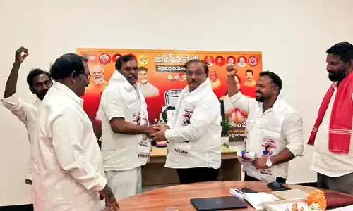 జనసేనలోకి వైసీపీ కీలక నేతలు