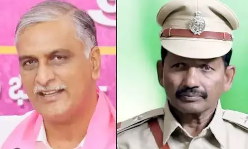 చందాలు వేసి మృతదేహాన్ని ఇంటికి పంపిన పోలీసులు: సర్కార్‌పై రెచ్చిపోయిన హరీష్ రావు