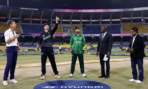 T20 WC Super 8: సెమీస్ బెర్తు కోసం కివీస్, పాక్ పోరు.. టాస్ గెలిచి బ్యాటింగ్ ఎంచుకున్న పాకిస్థాన్