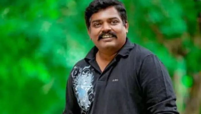 రష్మిక మమ్మల్ని తన పెళ్ళికి పిలవదు.. ఆ విషయం మాకు తెలుసు.. వైరల్ అయిన నటుడి వ్యాఖ్యలు రష్మిక మమ్మల్ని తన పెళ్ళికి పిలవదు.. ఆ విషయం మాకు తెలుసు.. వైరల్ అయిన నటుడి వ్యాఖ్యలు