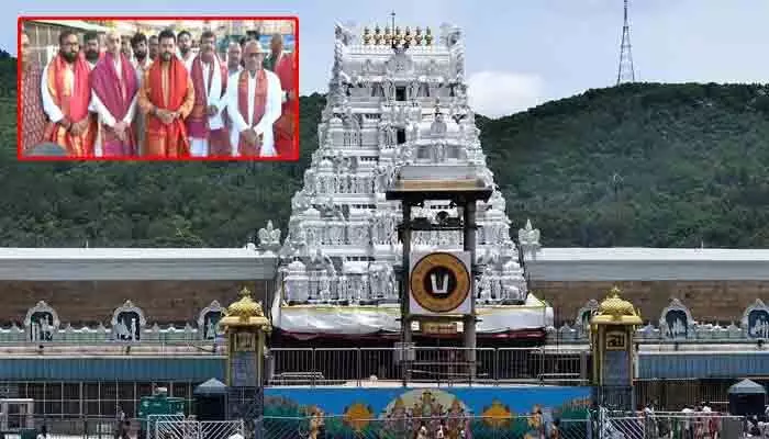 భక్తుల రద్దీతో కిటకిటలాడుతున్న తిరుమల.. శ్రీవారి దర్శనానికై నిరీక్షణ భక్తుల రద్దీతో కిటకిటలాడుతున్న తిరుమల.. శ్రీవారి దర్శనానికై నిరీక్షణ
