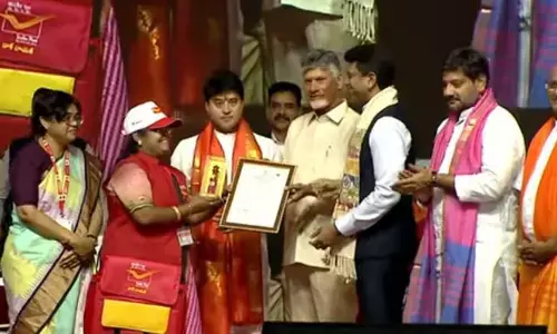 సాంకేతికత పెరిగినా తపాలా సేవలే కీలకం.. గ్రామీణ డాక్ సేవక్ సమ్మేళనంలో సీఎం చంద్రబాబు ప్రసంగం