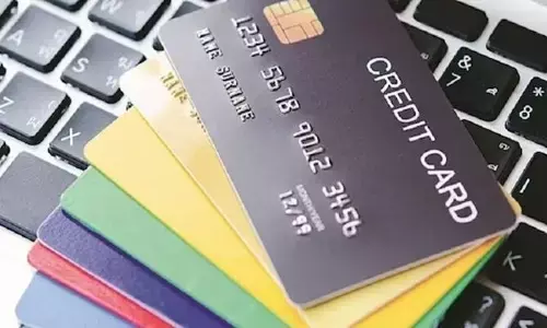 Credit Cards: క్రెడిట్ కార్డులపై విధించే ఈ ఛార్జీల గురించి తెలుసుకున్నారా!