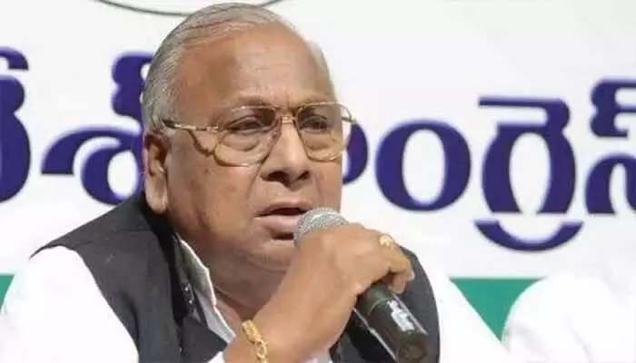 బీజేపీ రాజ్యాంగ విరుద్ధంగా వ్యవహరిస్తోంది.. కాంగ్రెస్ నేత వీహెచ్ తీవ్ర ఆరోపణలు బీజేపీ రాజ్యాంగ విరుద్ధంగా వ్యవహరిస్తోంది.. కాంగ్రెస్ నేత వీహెచ్ తీవ్ర ఆరోపణలు