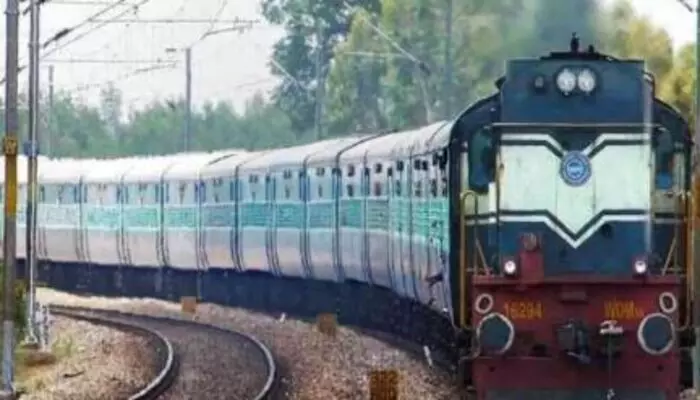 Railways: భారతీయ రైల్వే టాయిలెట్లపై ఏఐ మానిటరింగ్ Railways: భారతీయ రైల్వే టాయిలెట్లపై ఏఐ మానిటరింగ్
