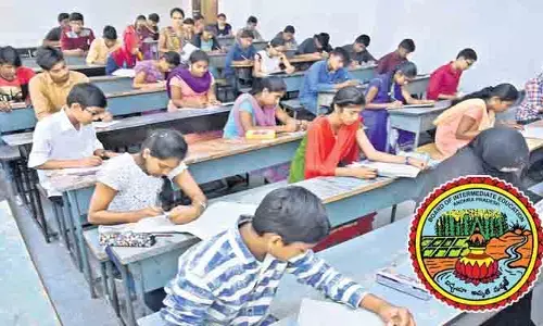 AP: రాష్ట్ర వ్యాప్తంగా ఇంటర్ పరీక్షలు ప్రారంభం.. ‘నిమిషం’ ఆలస్యమైనా నో ఎంట్రీ